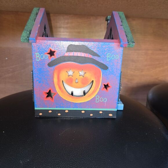 Charming Holiday House with Snowman Decor - Picture 4 of 6